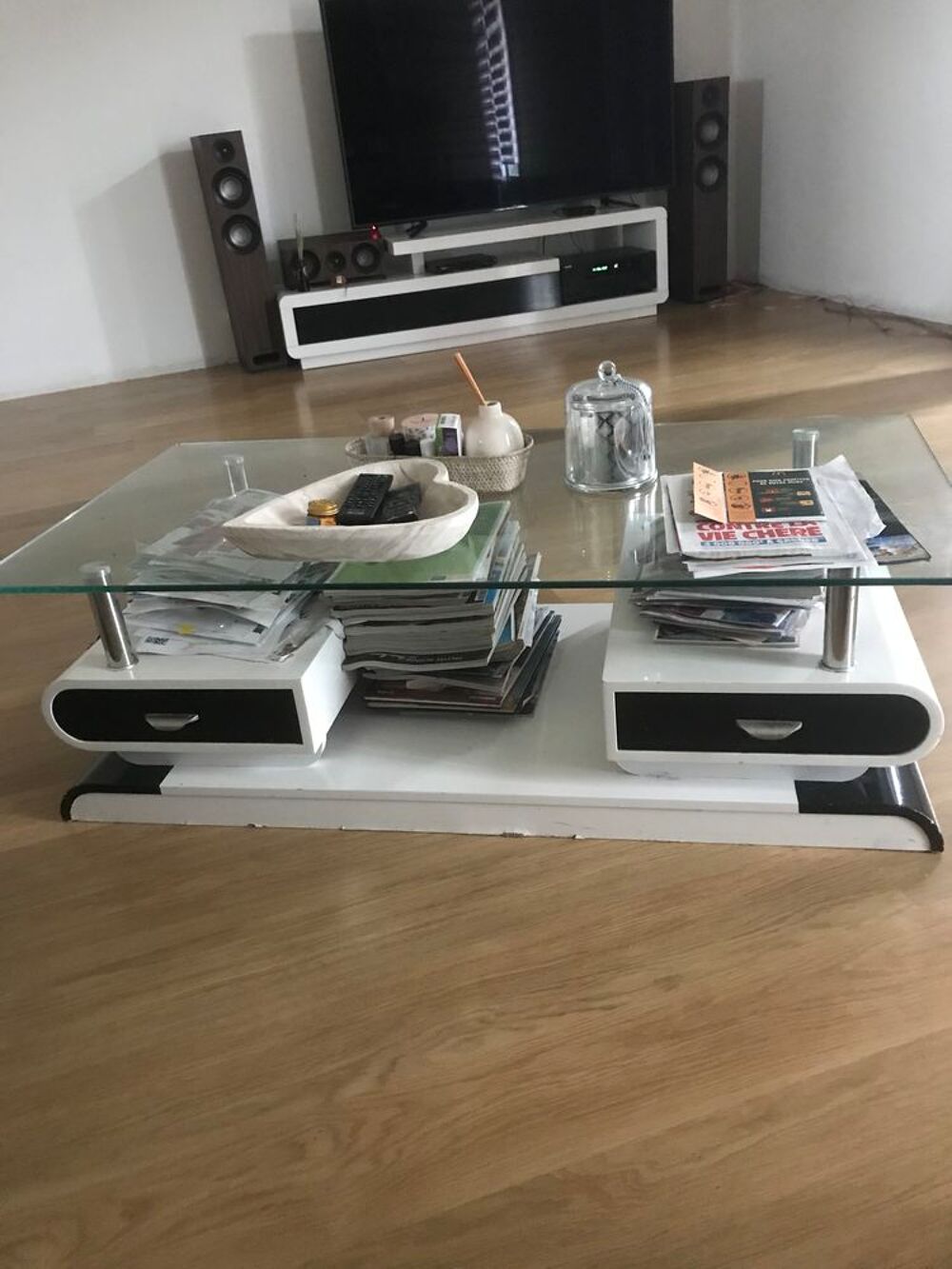 Meuble tv et table basse. Meubles