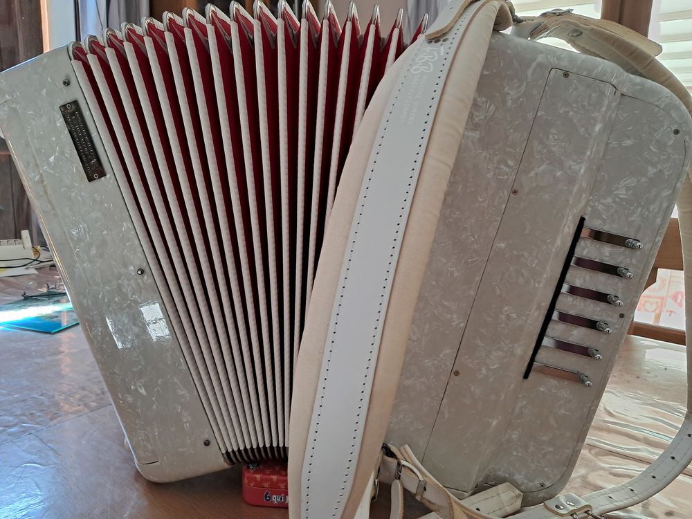accord&eacute;on Ballone Burini 96 basses Instruments de musique