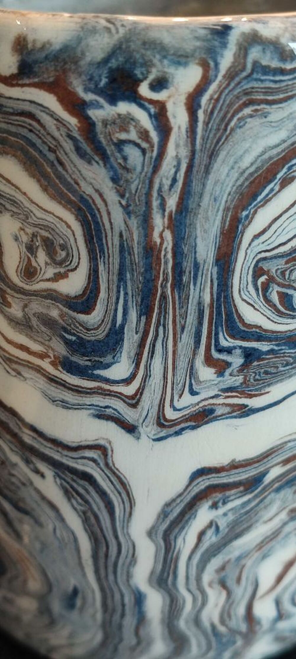 Mug en c&eacute;ramique artisanale sign&eacute; d&eacute;cor marbr&eacute;, pi&egrave;ce unique 