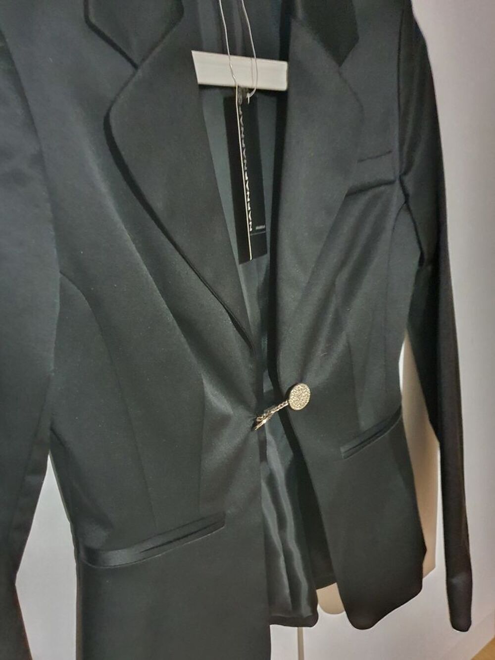 Veste noir cintr&eacute; satin&eacute; NAF NAF Vêtements