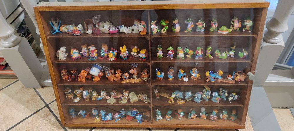 vitrine figurines kinder 