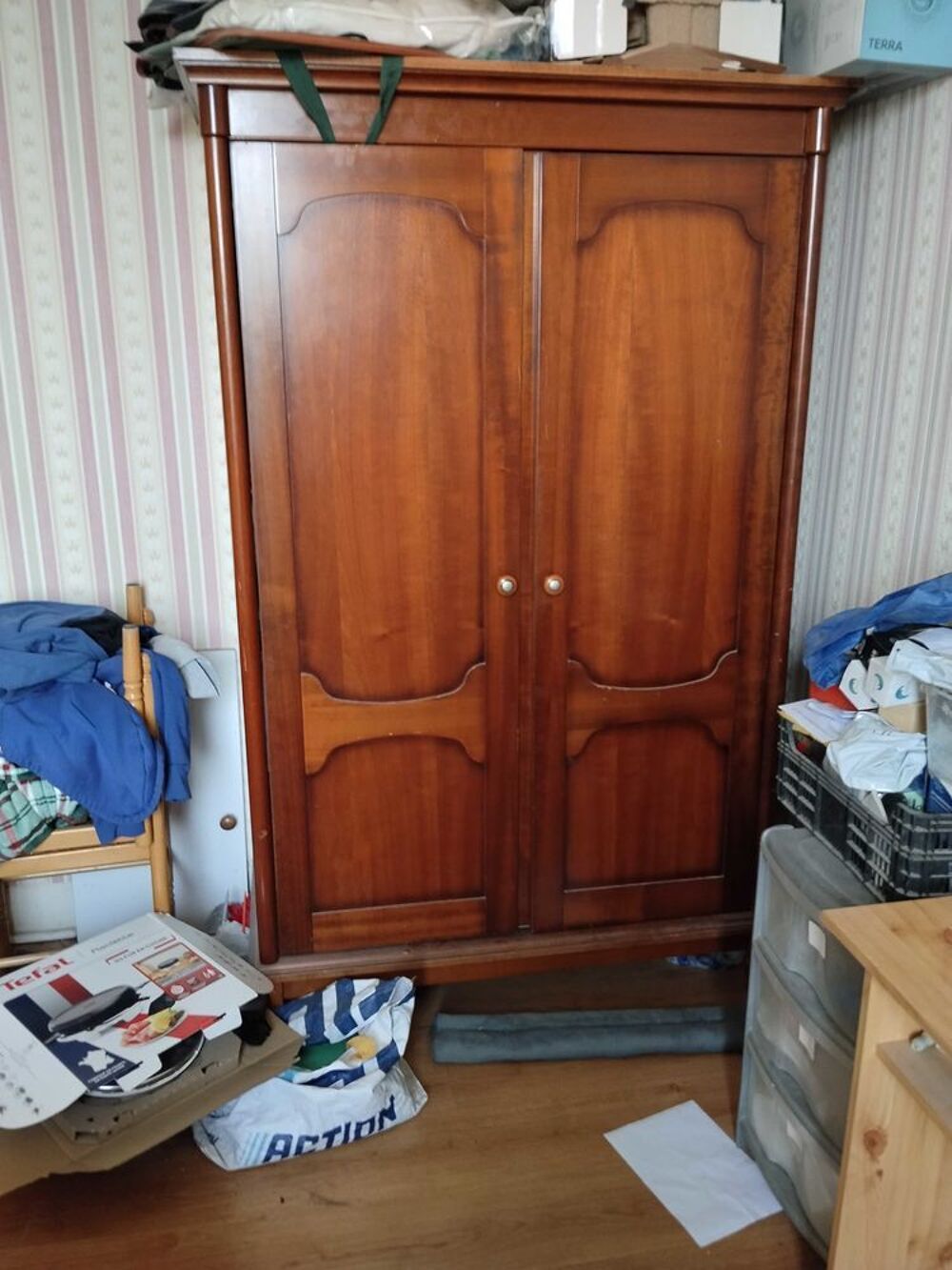 Armoire avec &eacute;tag&egrave;res Meubles