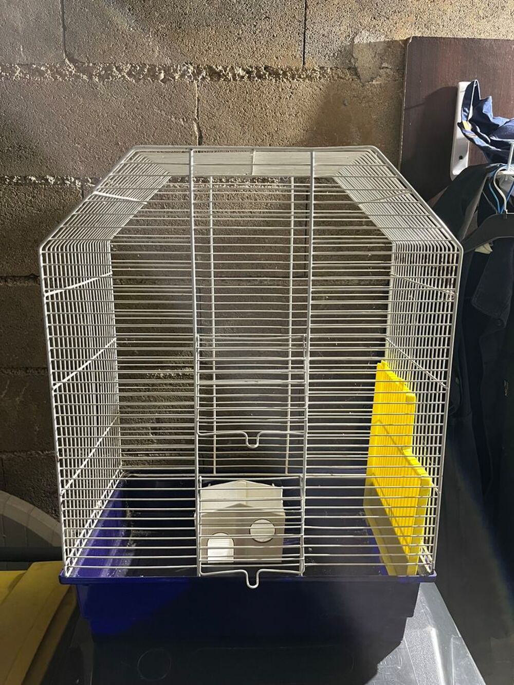 Belle cage tr&egrave;s bon &eacute;tat pour soit pour rongeurs ou oiseaux
Décoration