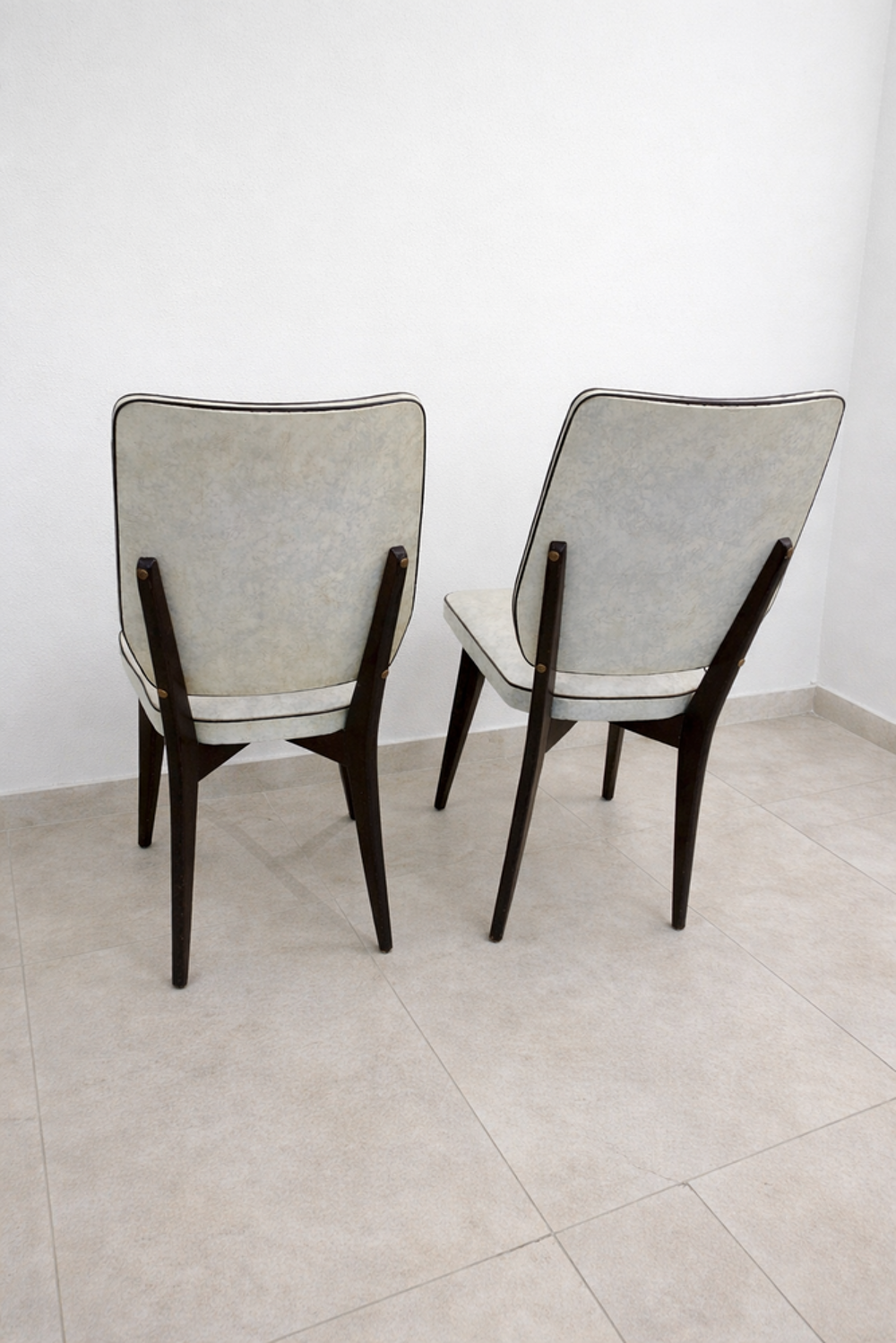 Lot de 2 chaises vintage design pieds bois Meubles