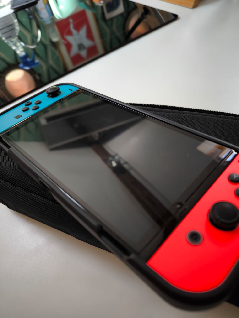 Nintendo switch oled quasi neuve dans sa boite Consoles et jeux vidos