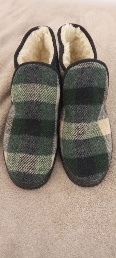 Chaussons pantoufles botillons 15 Paris 19 (75)