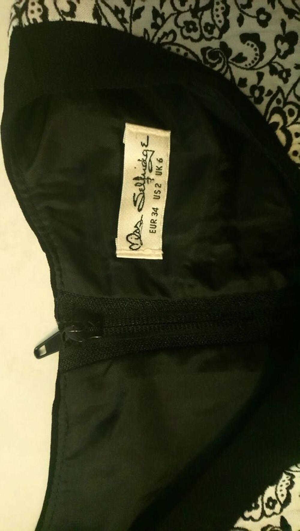 Quasi neuf robe blanche et noire miss Selfridge taille 34 Vêtements