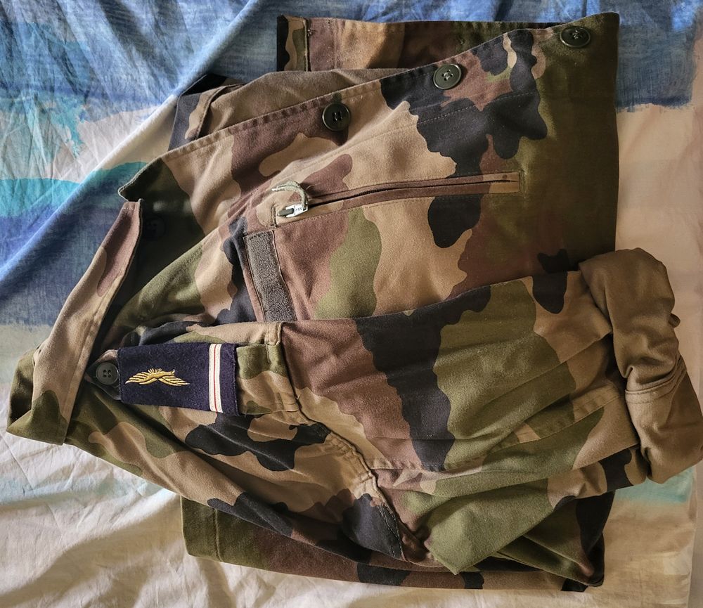 
v&ecirc;tements de combat:
Vêtements