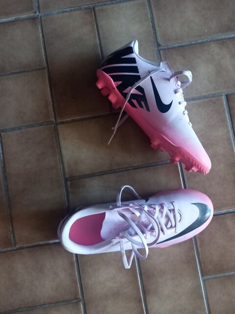Chaussures à crampons Nike rose et blanc Saint-Lyphard (44)