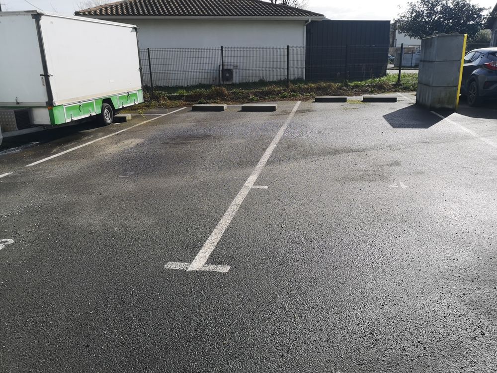 Location Parking/Garage Grandes places de parking sécurisées, accès immédiat rocade Bègles