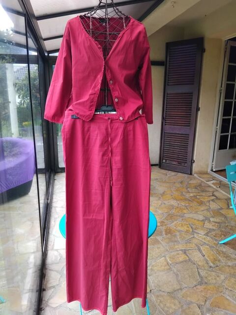 Tailleur Pantalon COTELAC  Rouge Taille 2 
15 Lourdes (65)