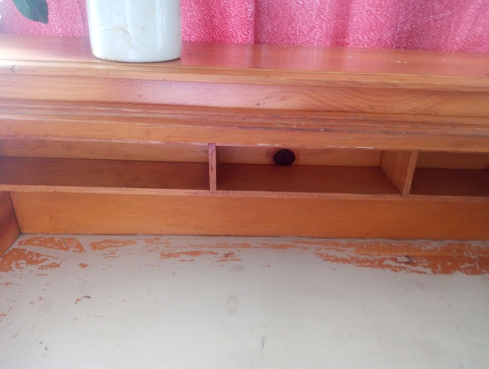 Bureau en bois avec un fermoir en accord&eacute;on Meubles