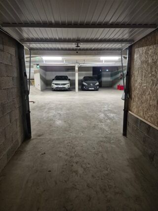  Parking / Garage à louer 21 m² Saint-laurent-du-var