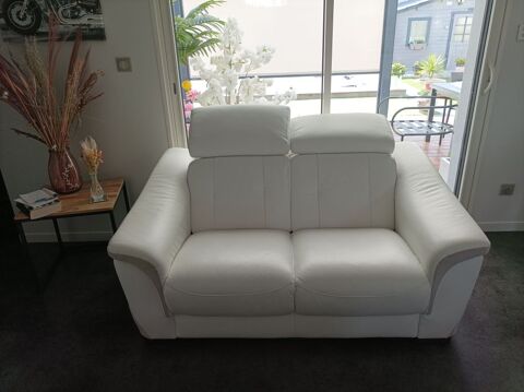 Canap� 2 -3 places en cuir blanc  590 Ch�telaillon-Plage (17)