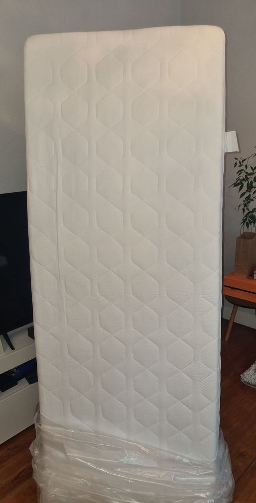 Matelas 70x190 23cm Ferme M&eacute;moire de forme Poli Latex neuf Meubles