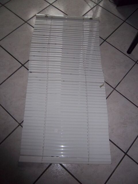 Store v�nitien alu blanc 2 Colombier-Fontaine (25)