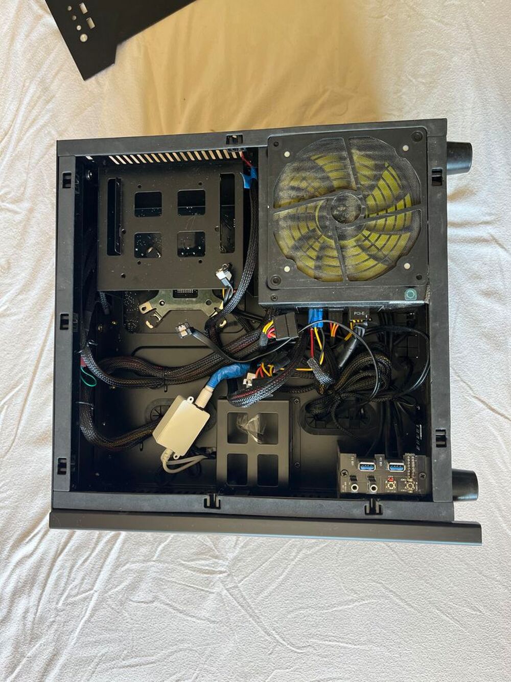 Bo&icirc;tier Cooltek + accessoires Matériel informatique