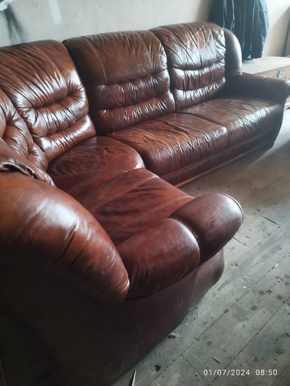 Canap&eacute; d'angle en cuir 5/6 places et son fauteuil Meubles