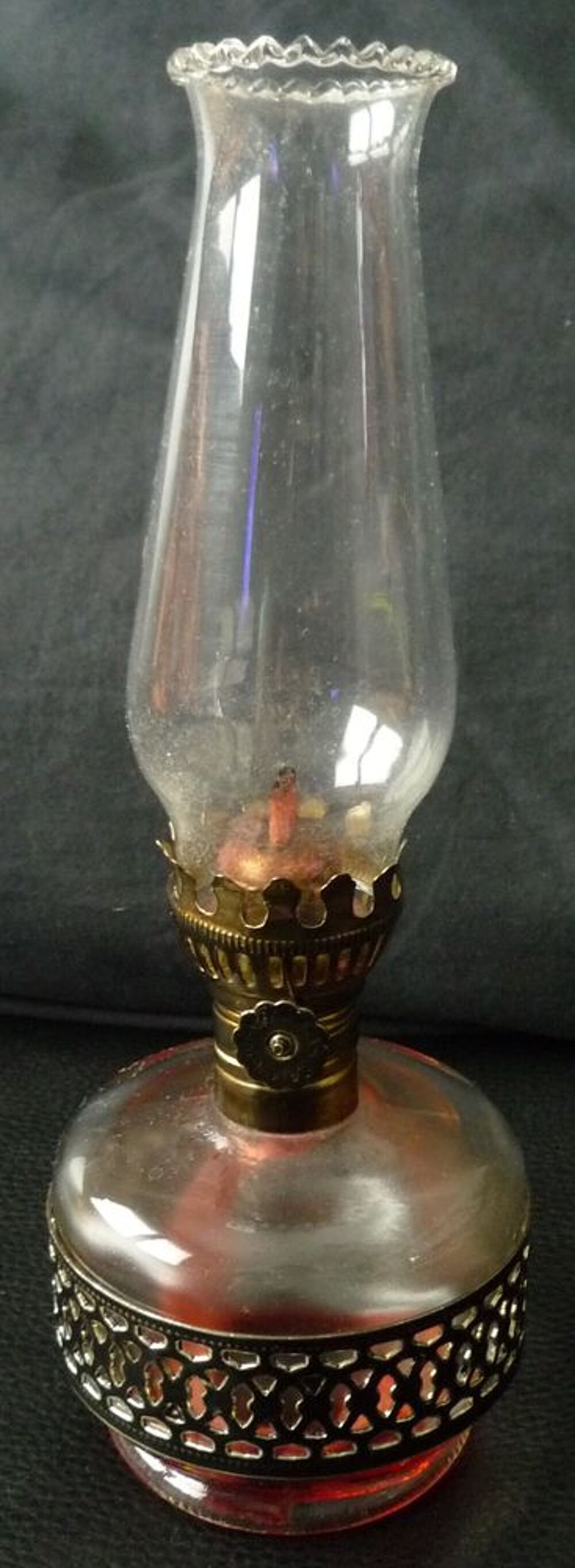 Lampe a p&eacute;trole / huile petit mod&egrave;le en verre Dcoration