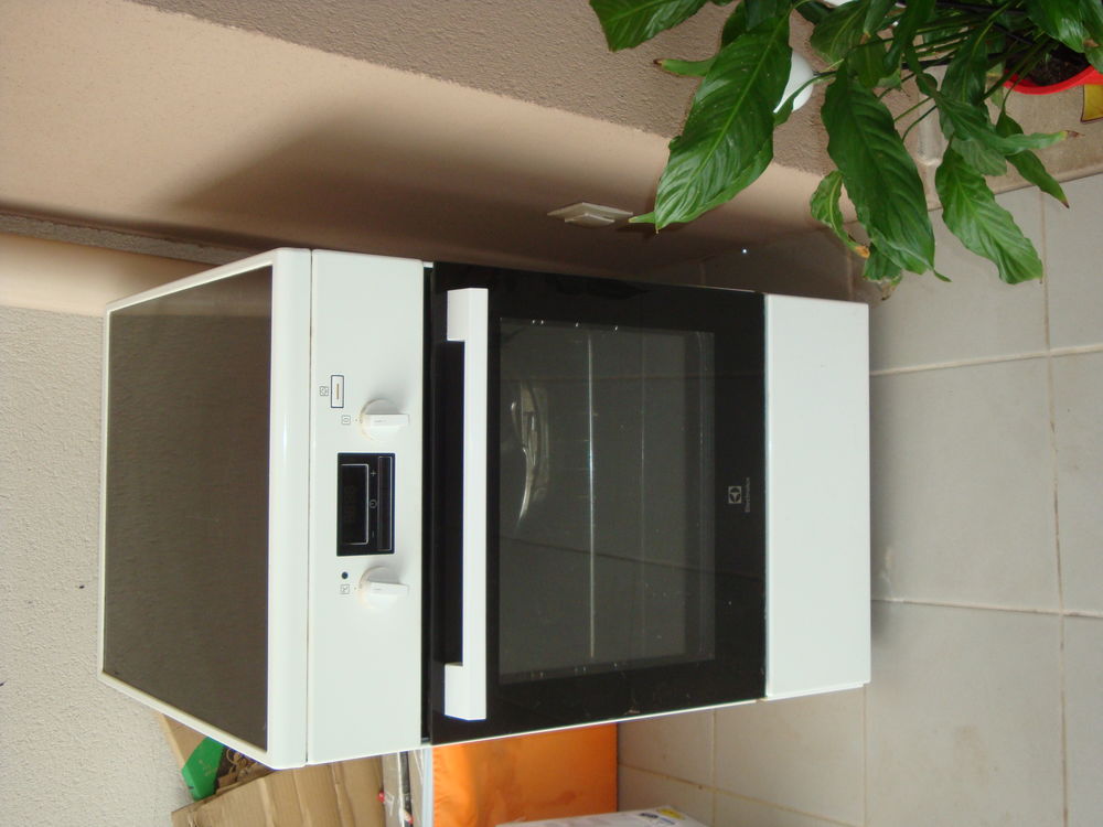 Cuisini&egrave;re &agrave; induction Electrolux , 3 feux Electroménager