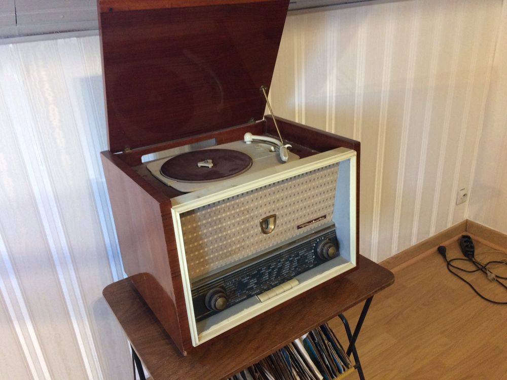 RADIO TOURNE DISQUE Meubles