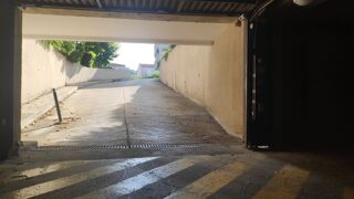  Parking / Garage � louer 15 m� Aix-en-provence
