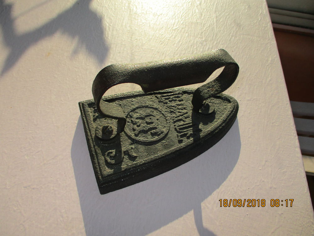 Ancien fer en fonte LE RAPIDE Décoration