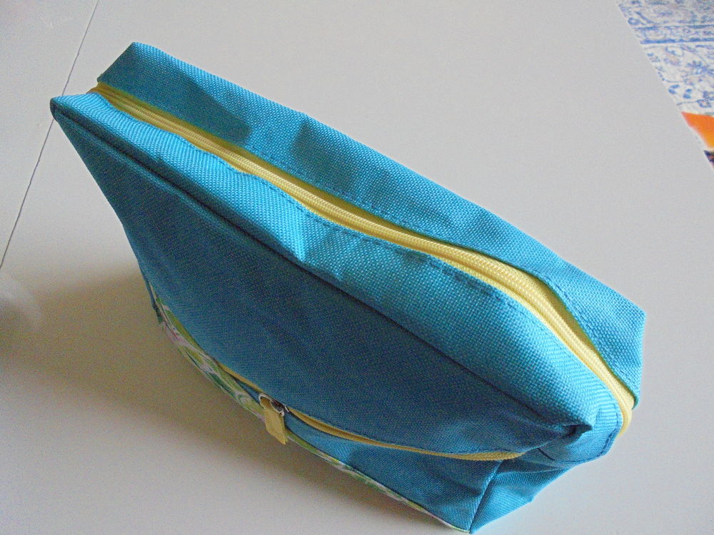 Trousse toilette turquoise (40) Maroquinerie