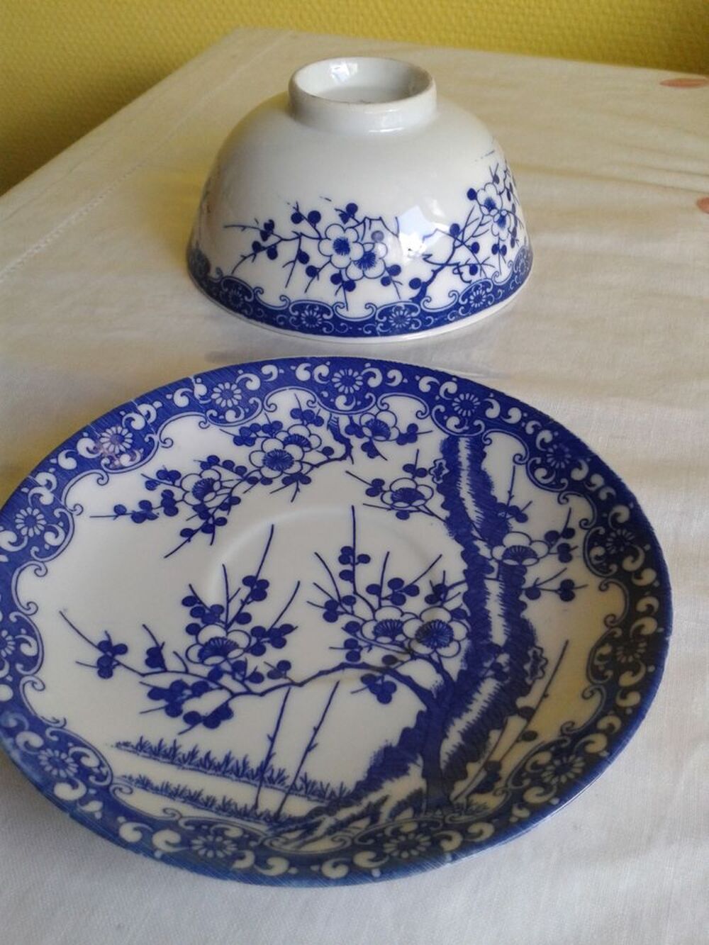 bol + 4 assiettes en porcelaine blanche et bleue japon. Cuisine