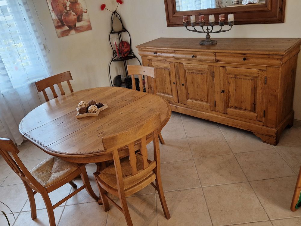 Salle a manger complete en ch&ecirc;ne massif. Meubles