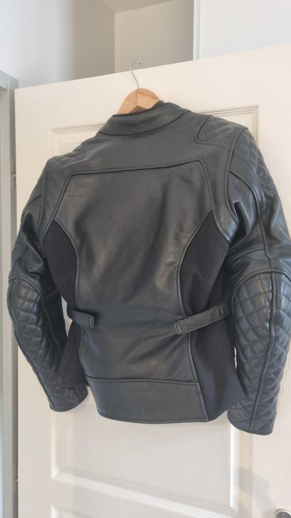 Un lot de tenue de moto femme Sports