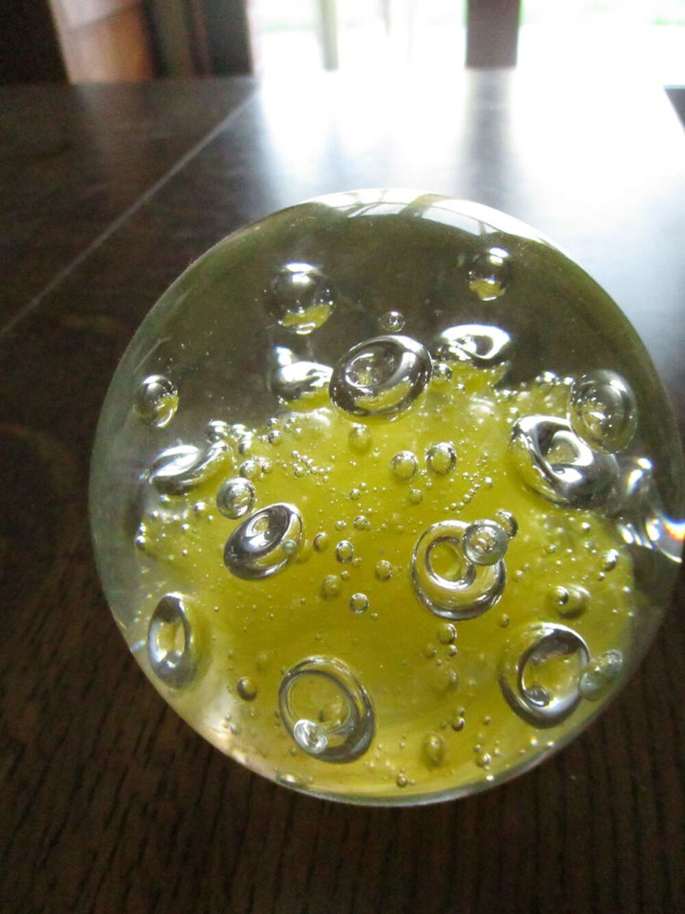 boule verre et jaune avec relief bulles -circonf&eacute;rence 33 Décoration
