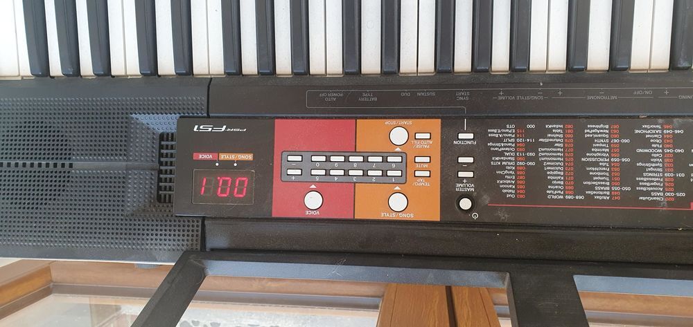 Piano clavier Yamaha PSR?F51 + support + tabouret ? TB &eacute;tat Instruments de musique