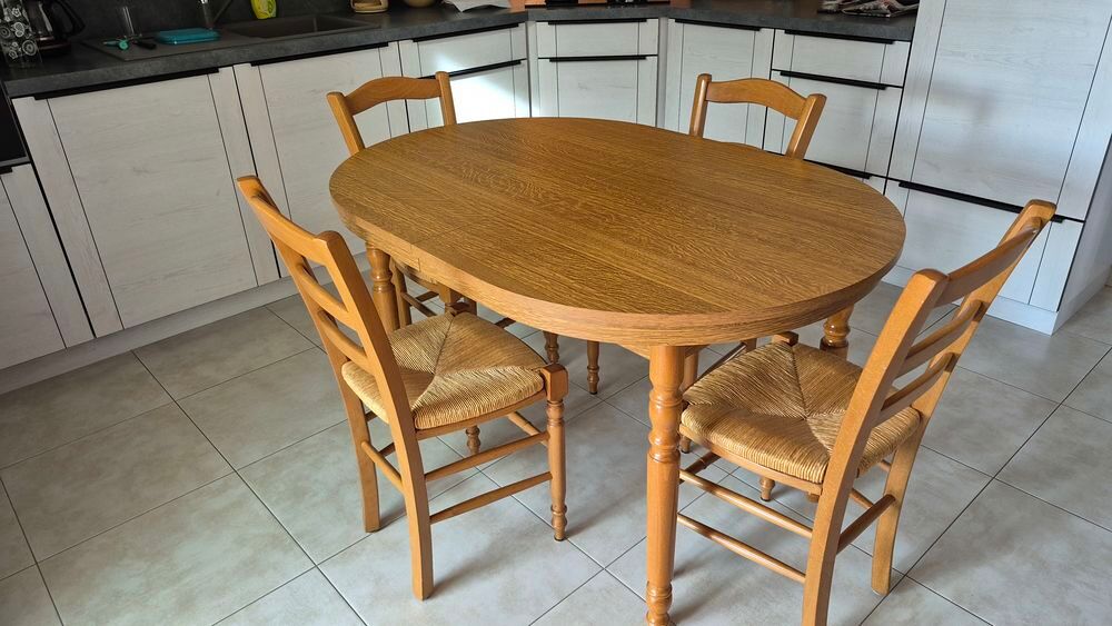 Table de cuisine + 4 chaises Meubles