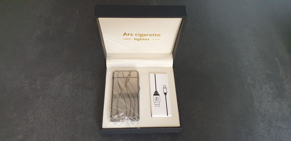 Briquet &eacute;lectrique USB Lighter, neuf Bijoux et montres