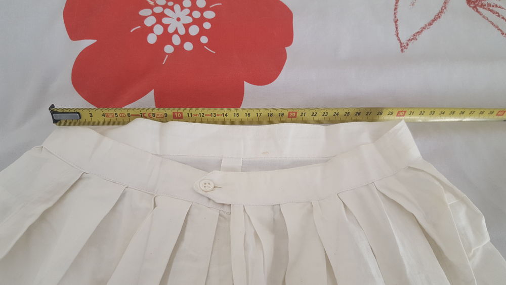 Jupon tr&egrave;s ancien (ann&eacute;es 20)
Vêtements