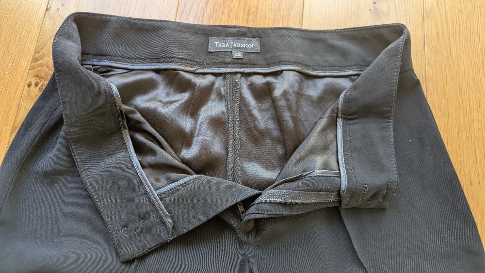 Pantalon noir classique
Tara jarmon Vêtements