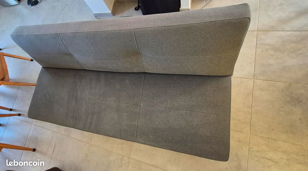 Canap&eacute; convertible couchage occasionnel ferme
Meubles
