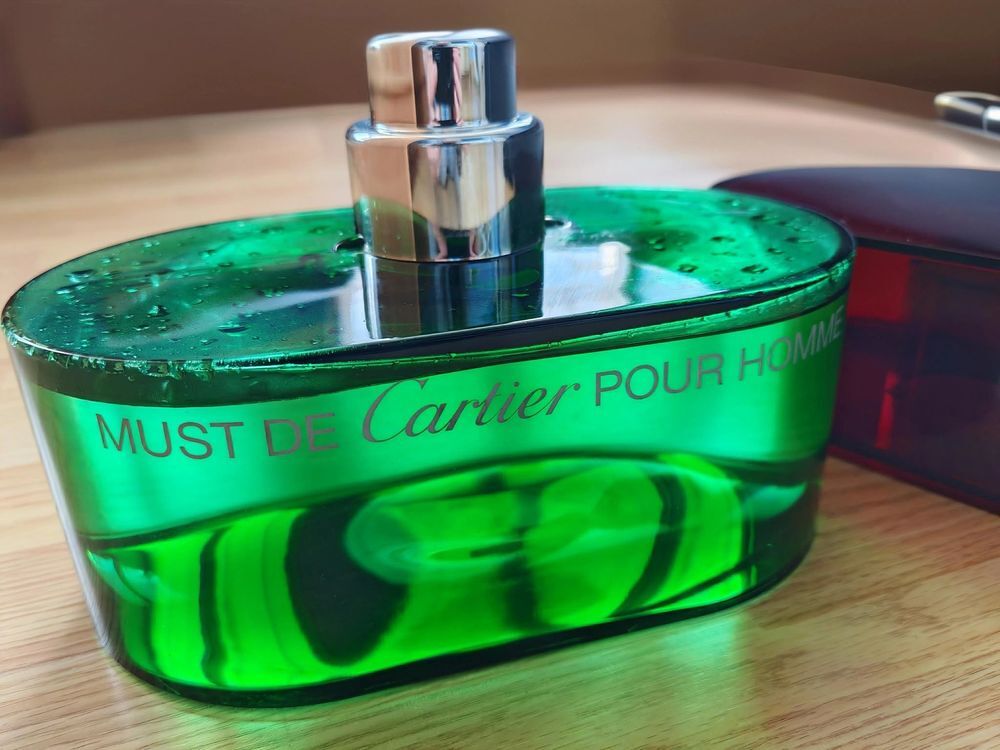 flacon g&eacute;ant factice parfum 