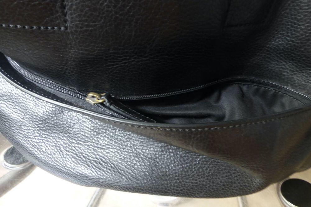 Sac de voyage en cuir noir ou grand cartable. excellent &eacute;tat Maroquinerie