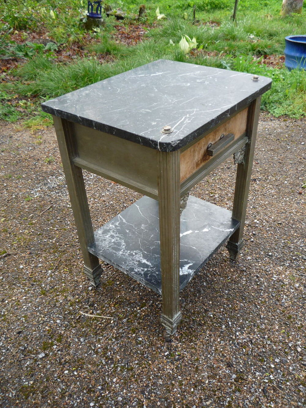 Table de nuit / chevet art d&eacute;co laiton
Meubles