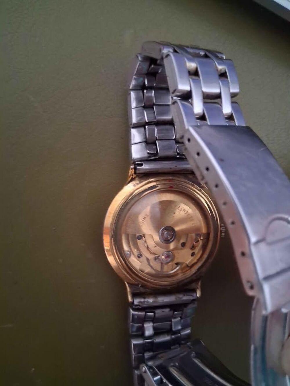 MONTRE A MOUVEMENT EN BON ETAT Bijoux et montres
