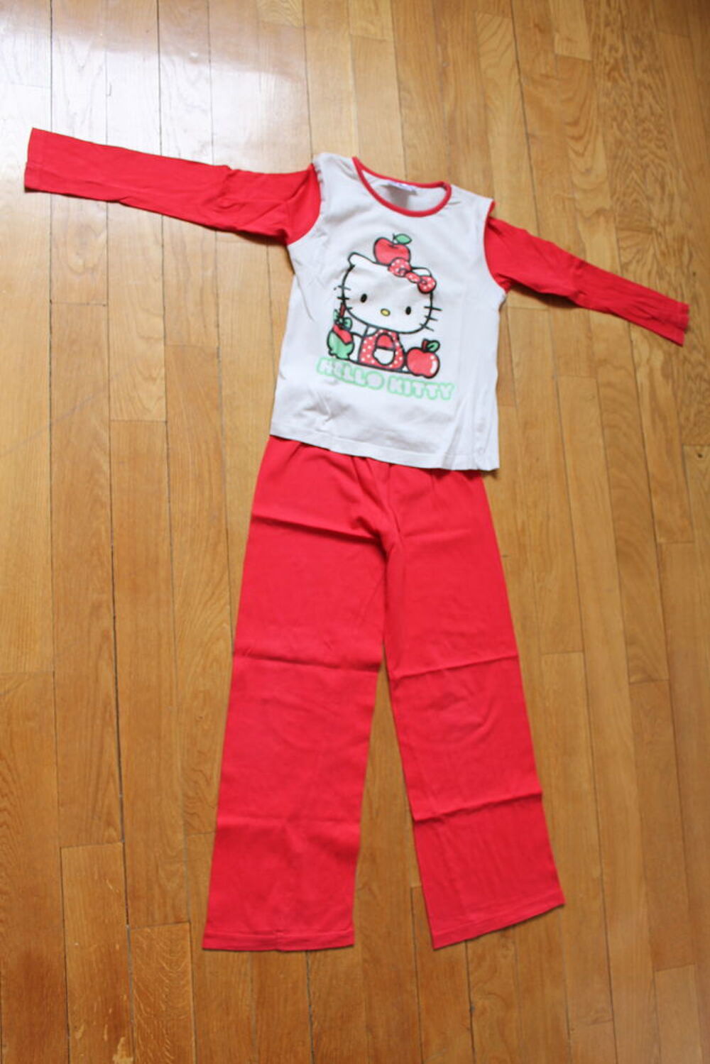 PYJAMA HELLO KITTY Vtements enfants