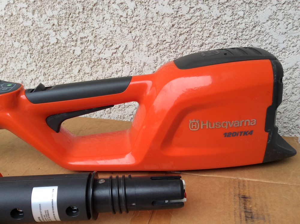 Taille haie HUSKVARNA &agrave; batterie t&eacute;lescopique 120iTK4-H Bricolage