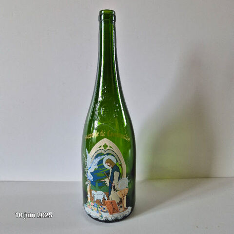 Bouteille (vide) type Magnum s�rigraphi�e souvenir de commun 5 Saumur (49)