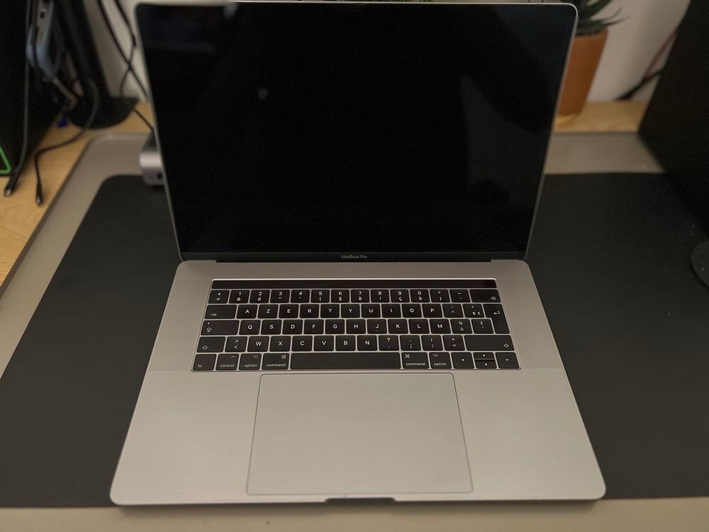 MacBook Pro touchbar 15 pouces 2017 Matériel informatique
