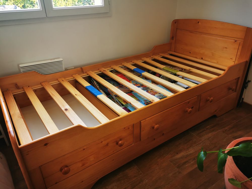 Lit simple en pin massif Meubles