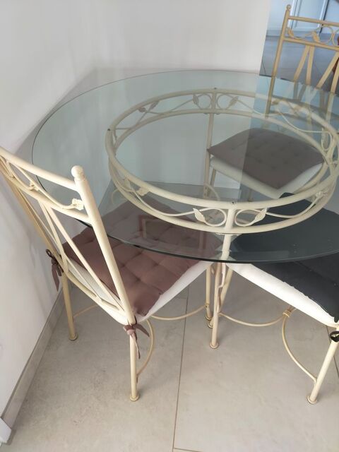 Table ronde en verre 89 Cournonsec (34)