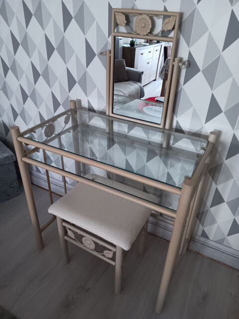 Coiffeuse et son tabouret imitation fer forgé beige Lorient (56)