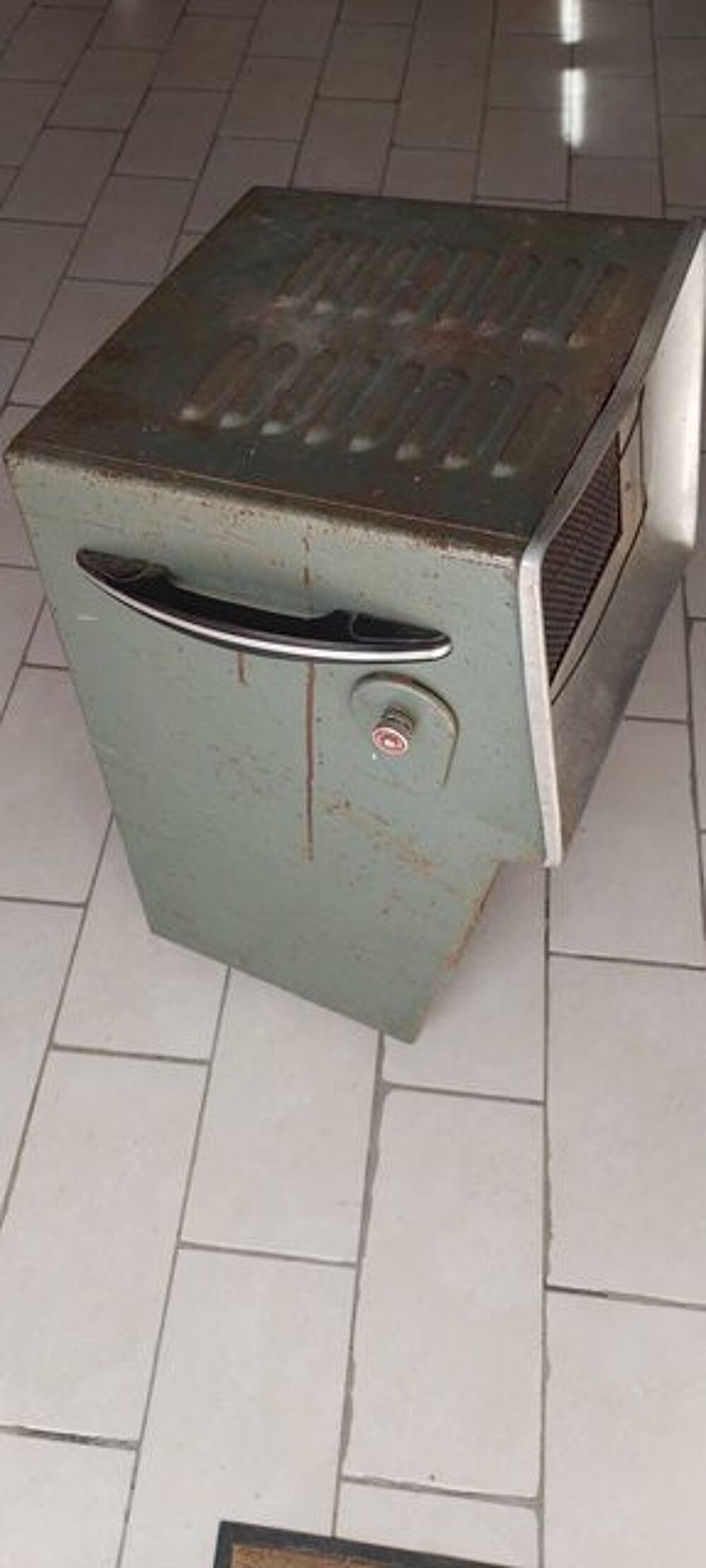 Chauffage Radiant sur roulettes Vintage des Ann&eacute;es 50 Electroménager